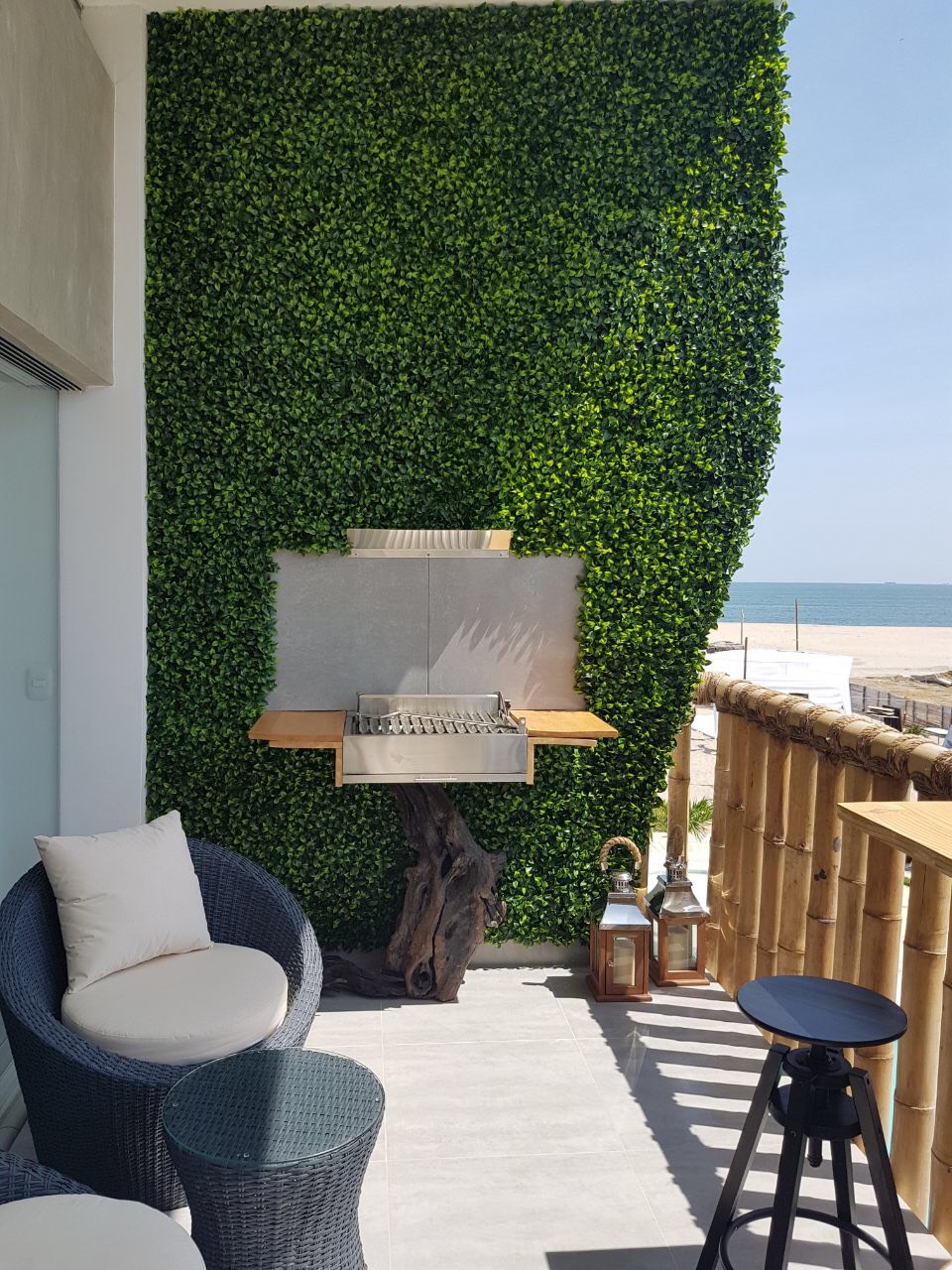 Nueva solución arquitectónica de muros verdes que dan vida a tus espacios de interior y exterior. Este novedoso producto, simula a la perfección al jardín vertical. Revestimientos espectaculares.  